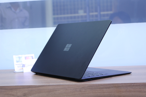 Surface Laptop ( i5/8GB/256GB ) 2